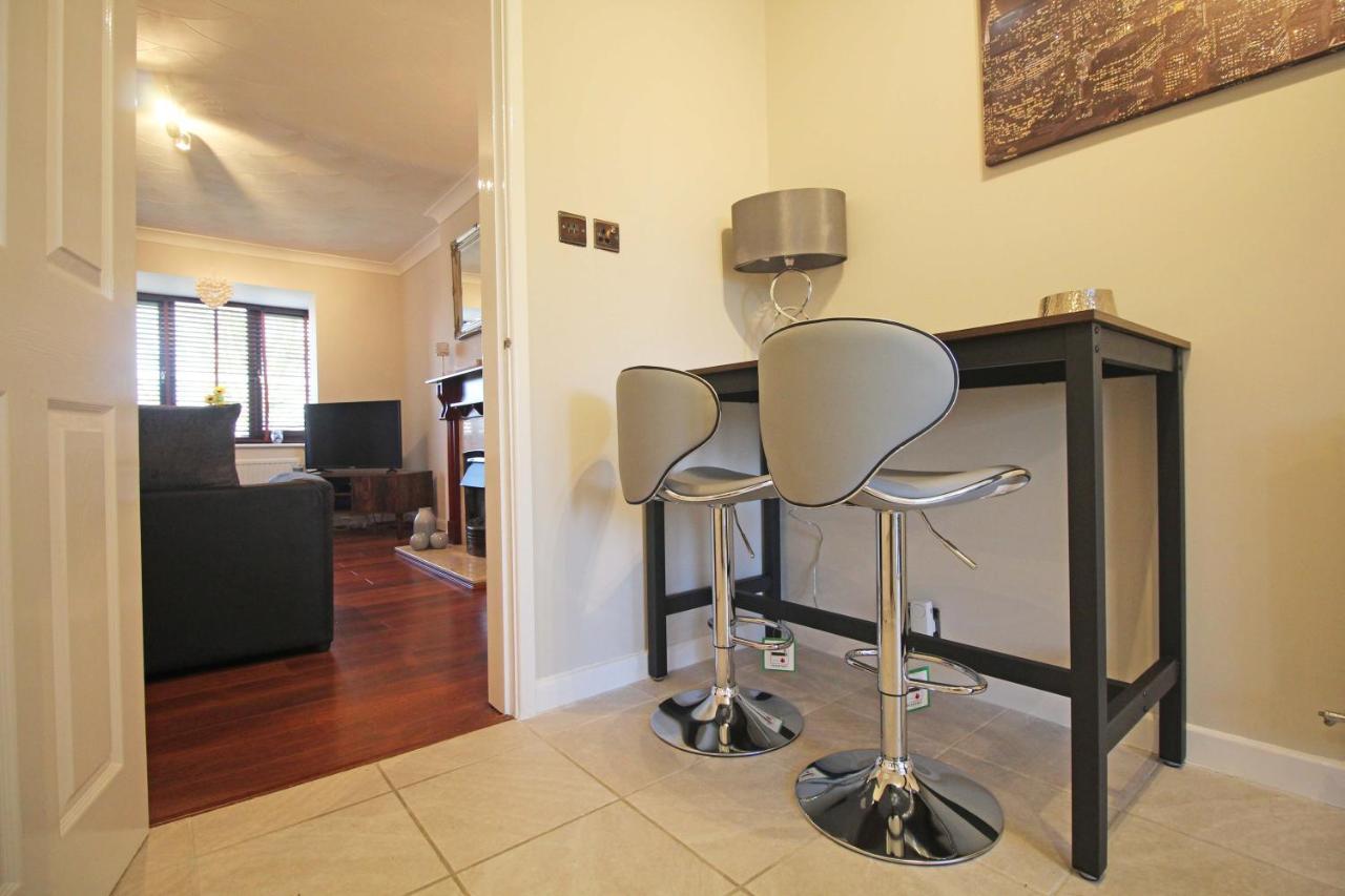 The Barwoods - Modern Spacious Home In Chester - Parking Экстерьер фото
