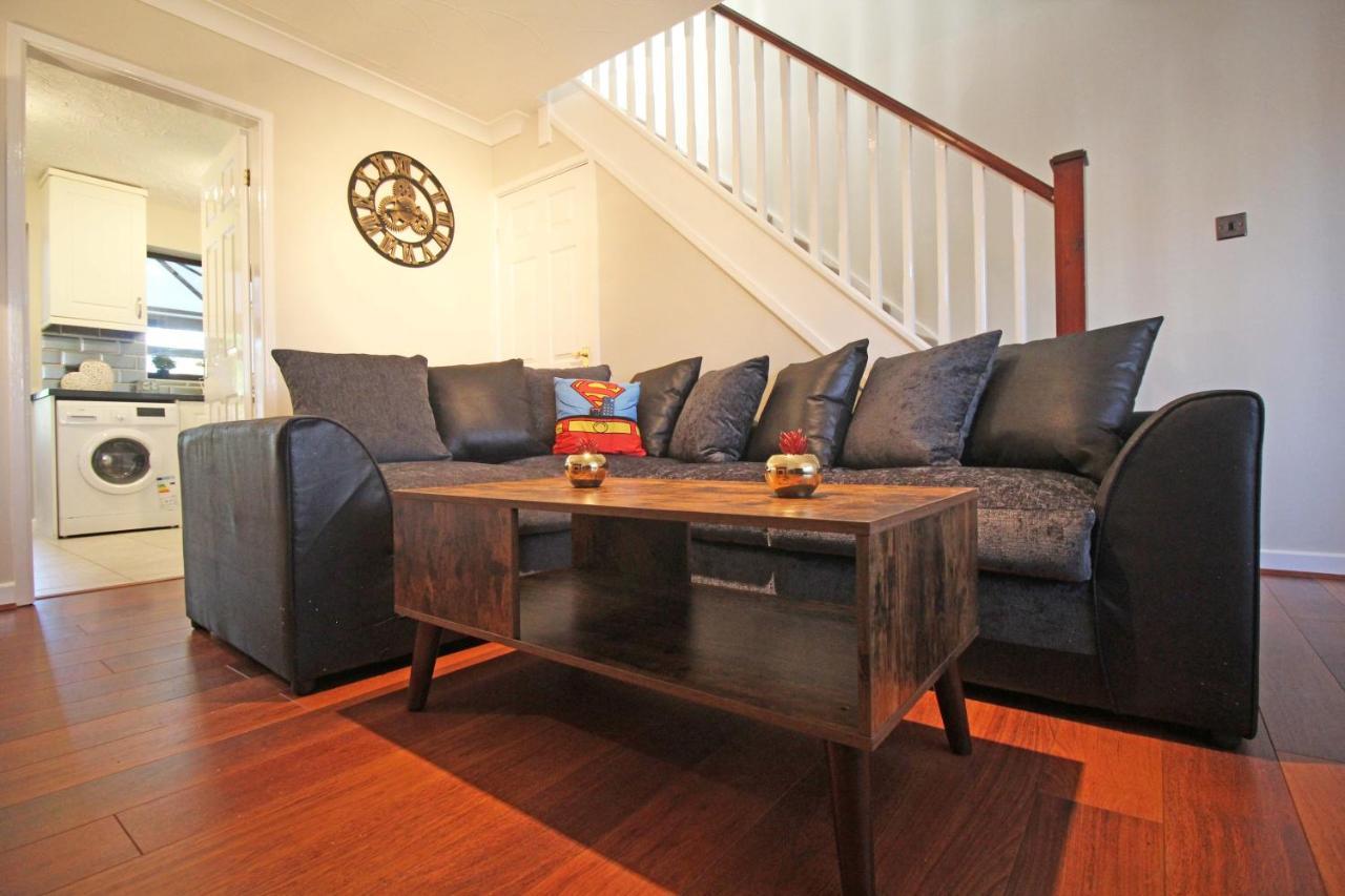 The Barwoods - Modern Spacious Home In Chester - Parking Экстерьер фото