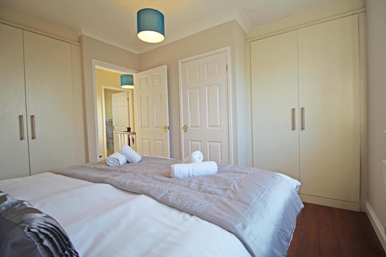 The Barwoods - Modern Spacious Home In Chester - Parking Экстерьер фото