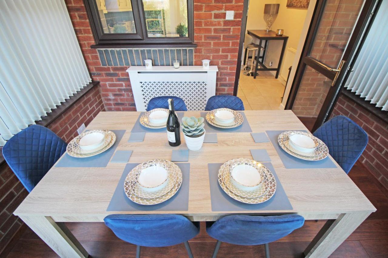 The Barwoods - Modern Spacious Home In Chester - Parking Экстерьер фото