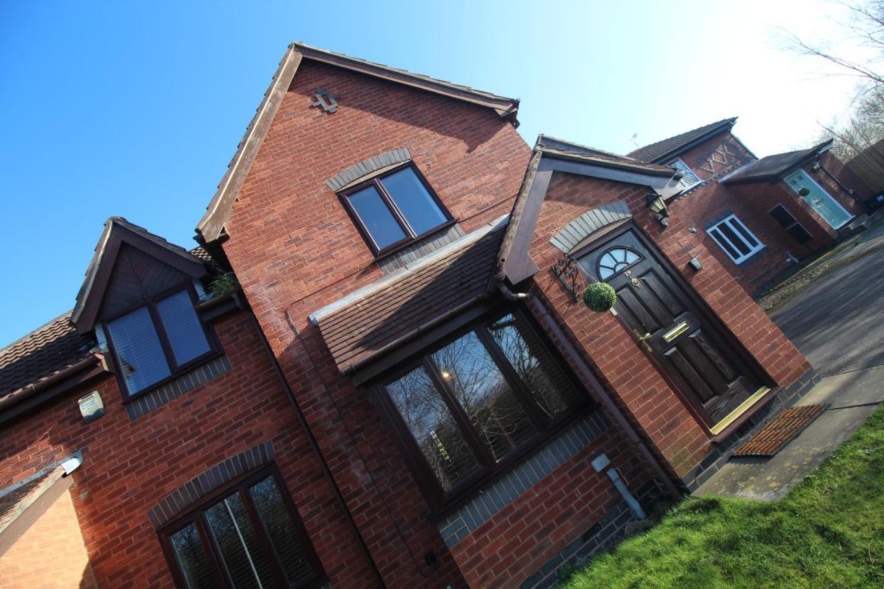 The Barwoods - Modern Spacious Home In Chester - Parking Экстерьер фото