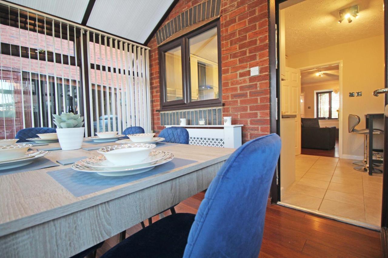 The Barwoods - Modern Spacious Home In Chester - Parking Экстерьер фото