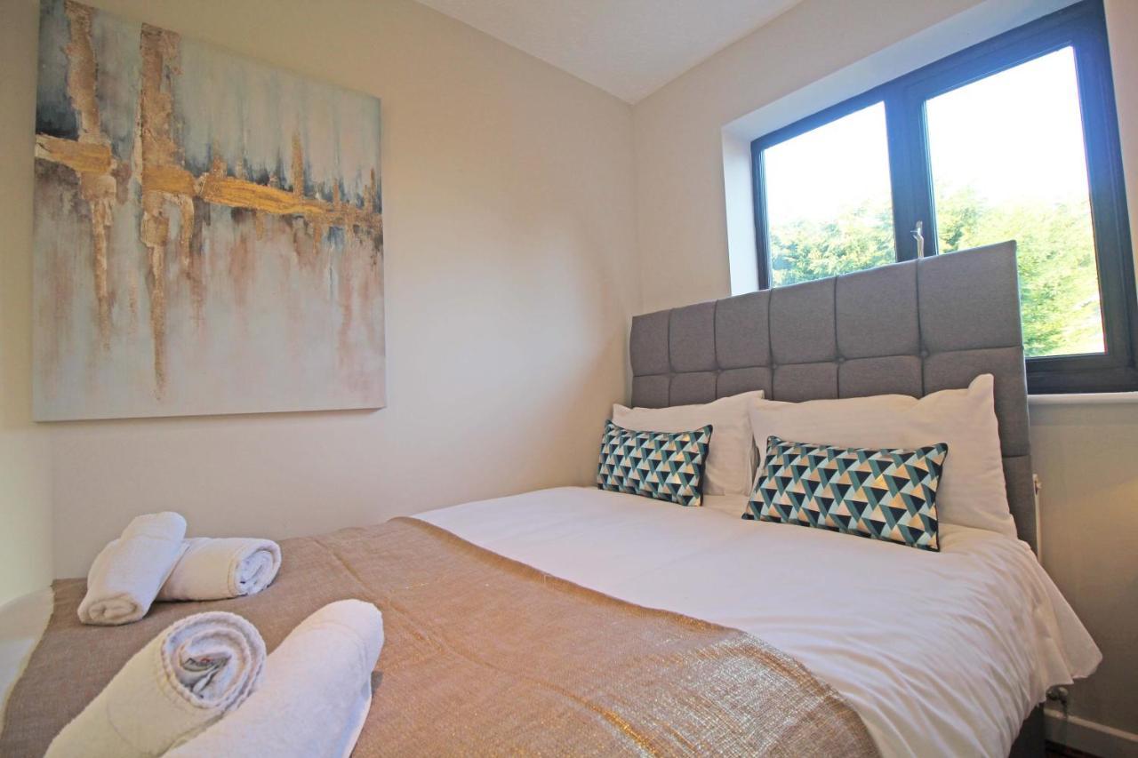 The Barwoods - Modern Spacious Home In Chester - Parking Экстерьер фото