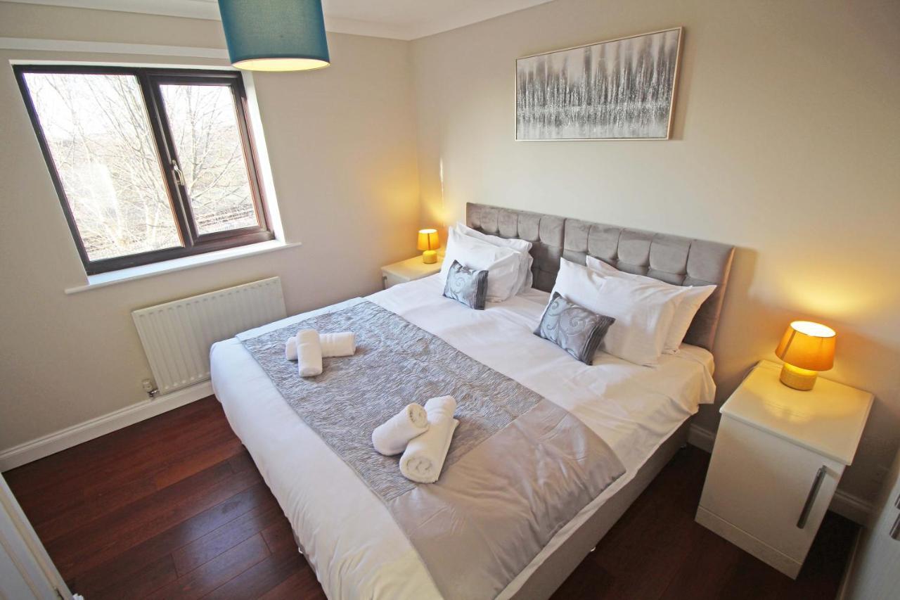 The Barwoods - Modern Spacious Home In Chester - Parking Экстерьер фото