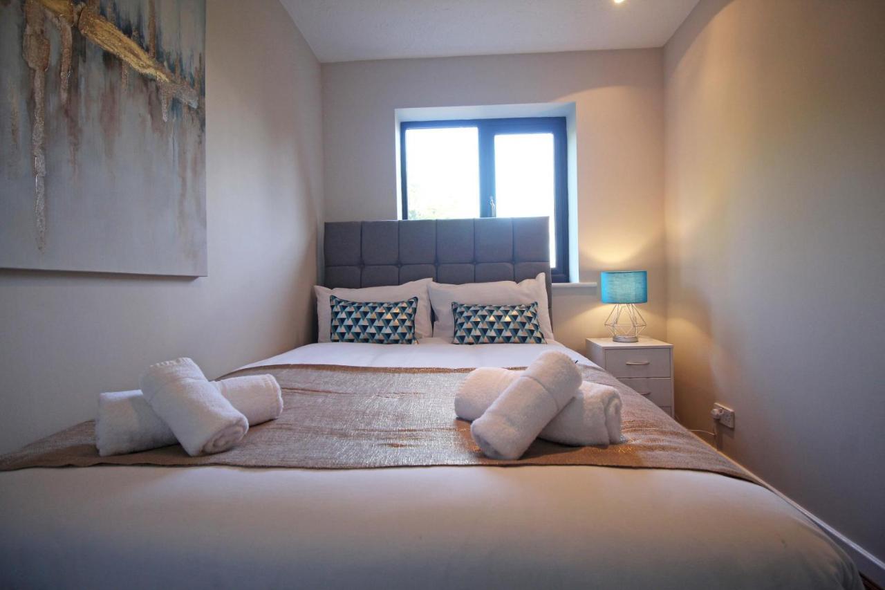 The Barwoods - Modern Spacious Home In Chester - Parking Экстерьер фото